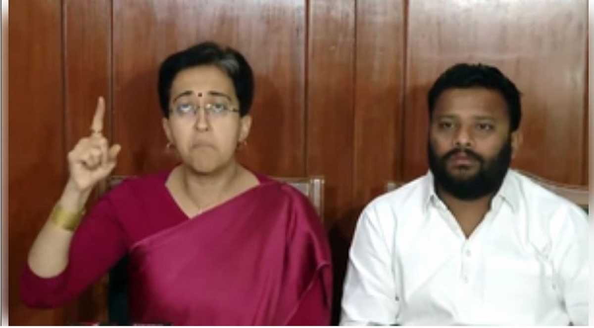 दिल्ली सरकार पर आप ने लगाया आरोप, अंबेडकर की तस्वीर हटाने का मुद्दा गरमाया